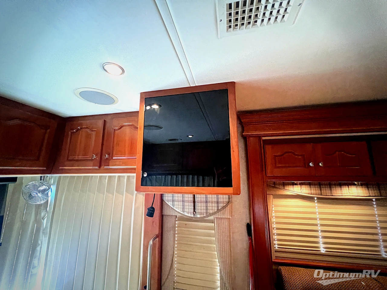 2005 Country Coach Allure 430 Hood River 400 Photo 6