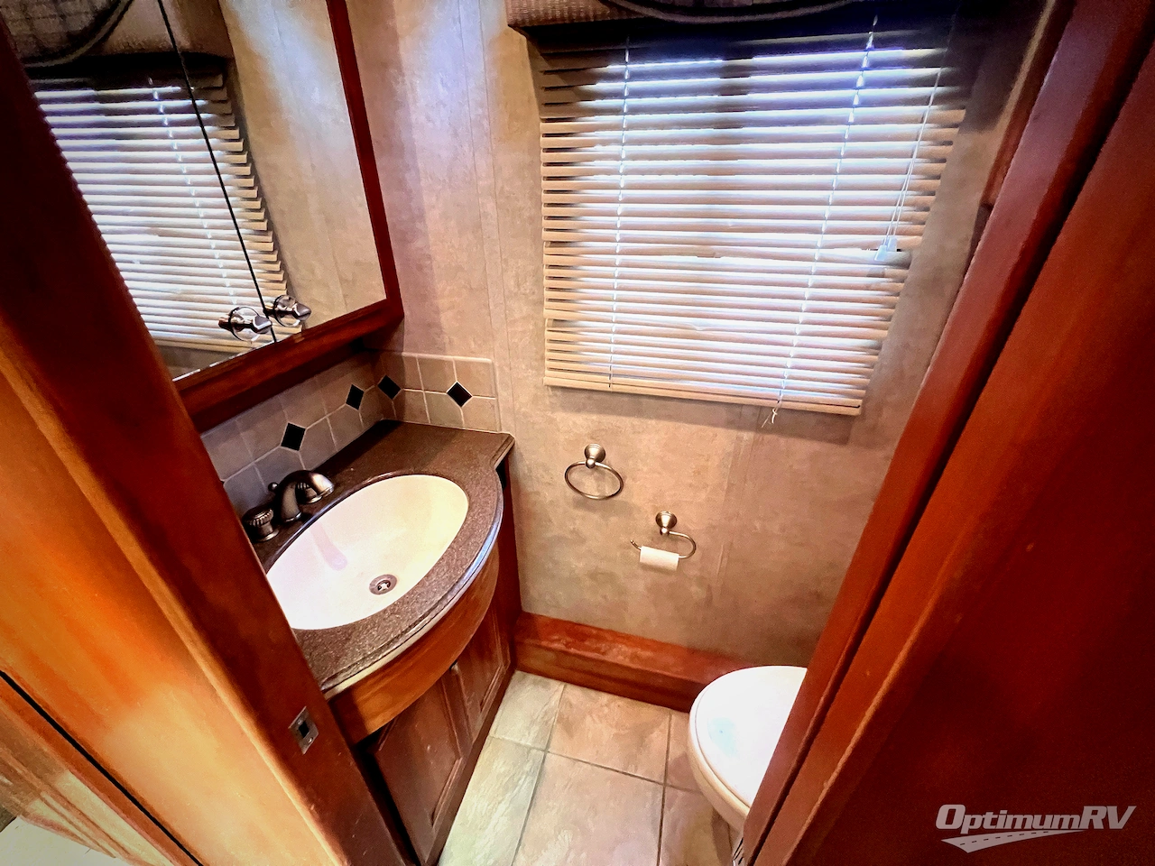 2005 Country Coach Allure 430 Hood River 400 Photo 12