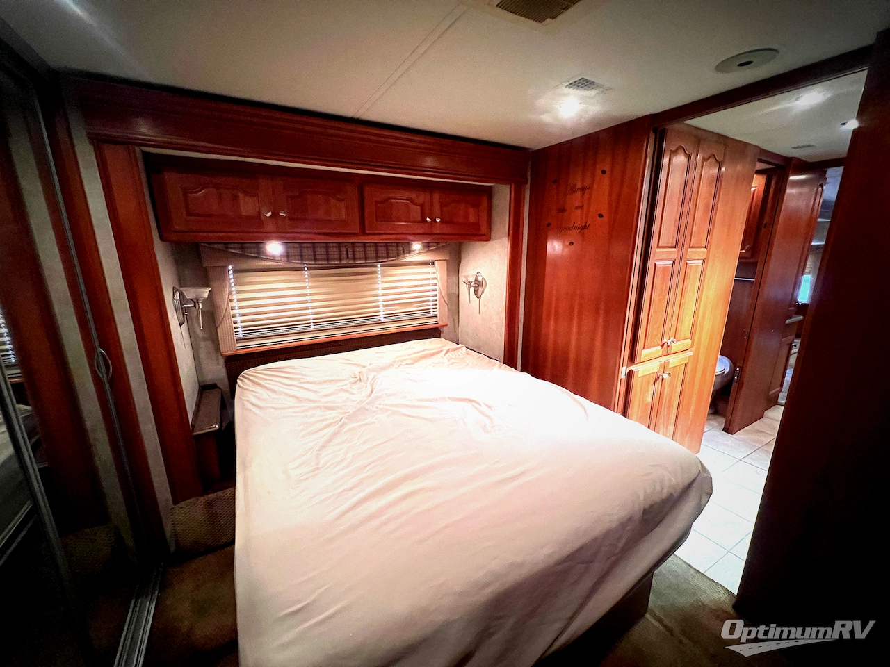 2005 Country Coach Allure 430 Hood River 400 Photo 14