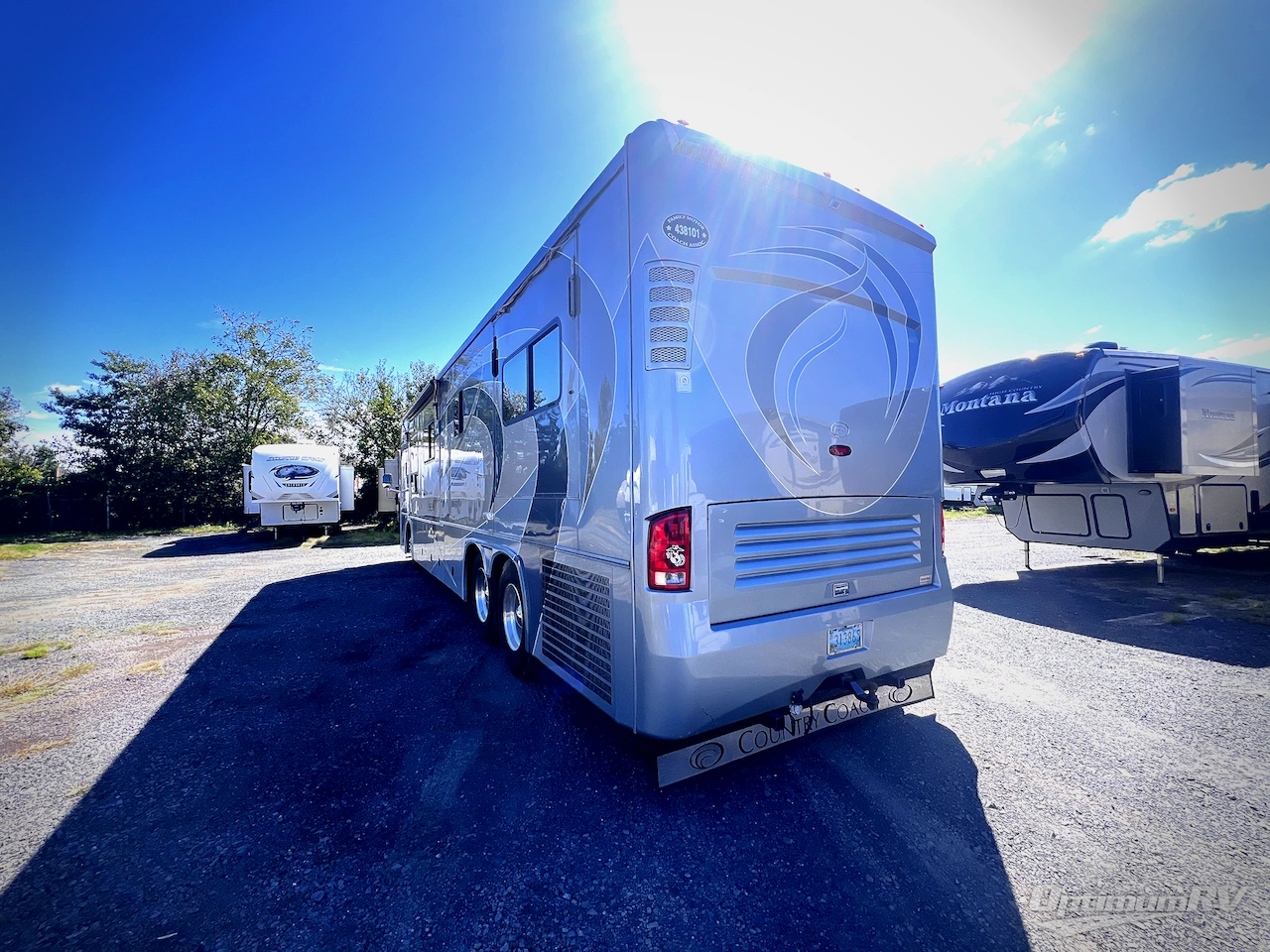 2005 Country Coach Allure 430 Hood River 400 Photo 3