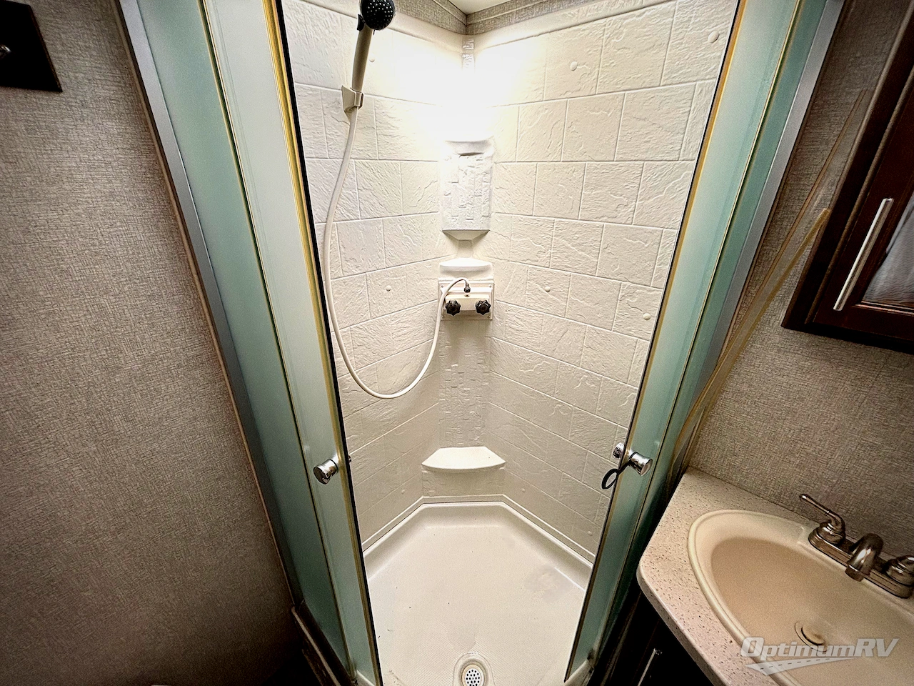 2019 Keystone Cougar Half-Ton Series 27SAB Photo 10