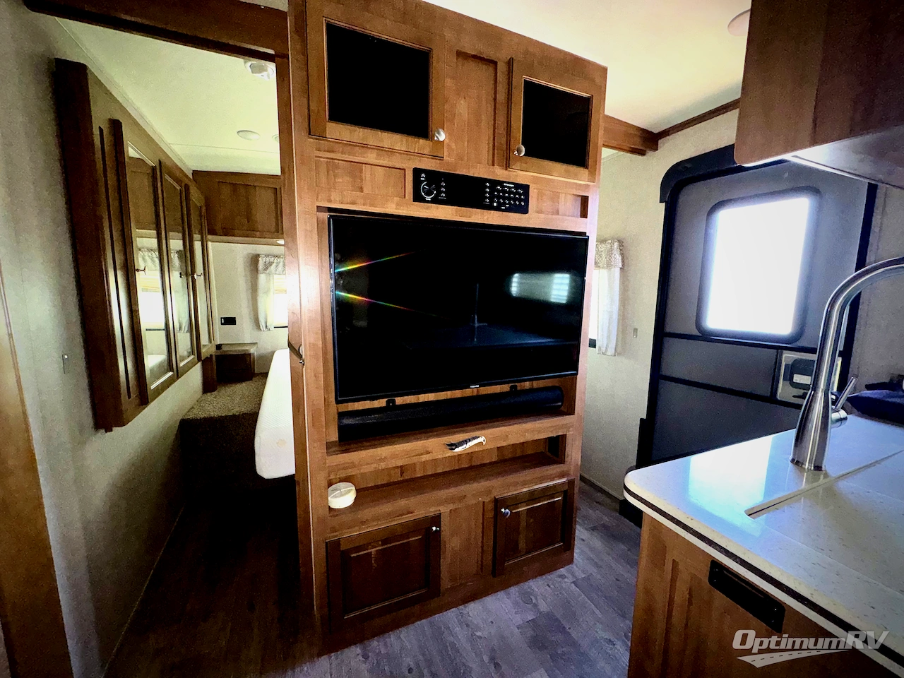 2018 Forest River Rockwood Signature Ultra Lite 8311WS Photo 5