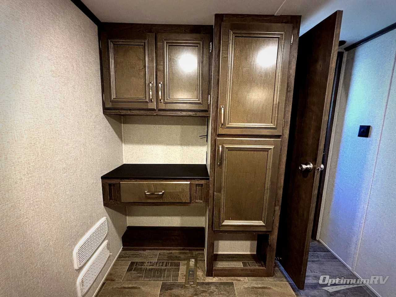 2019 Keystone Montana High Country 385BR Photo 18