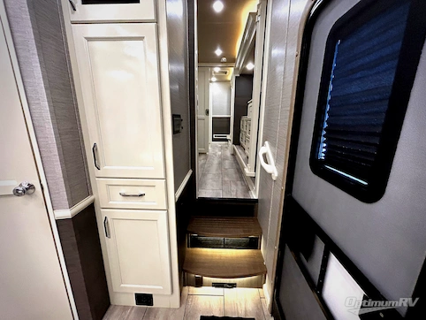 2020 VanLeigh Beacon 39FBB RV Photo 2