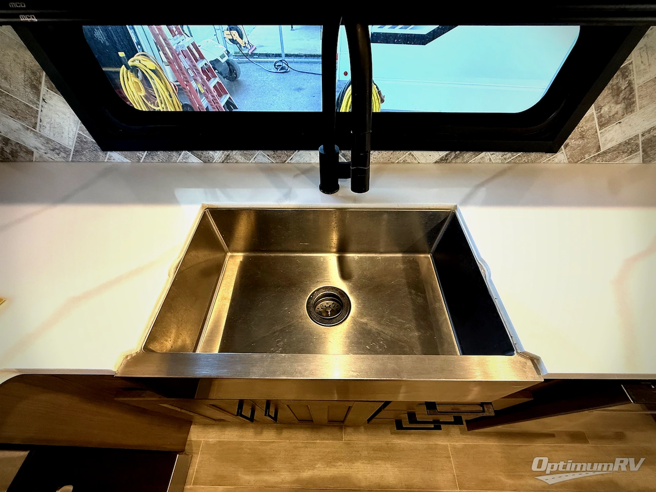 2024 KZ Durango Gold G391RKF Photo 9