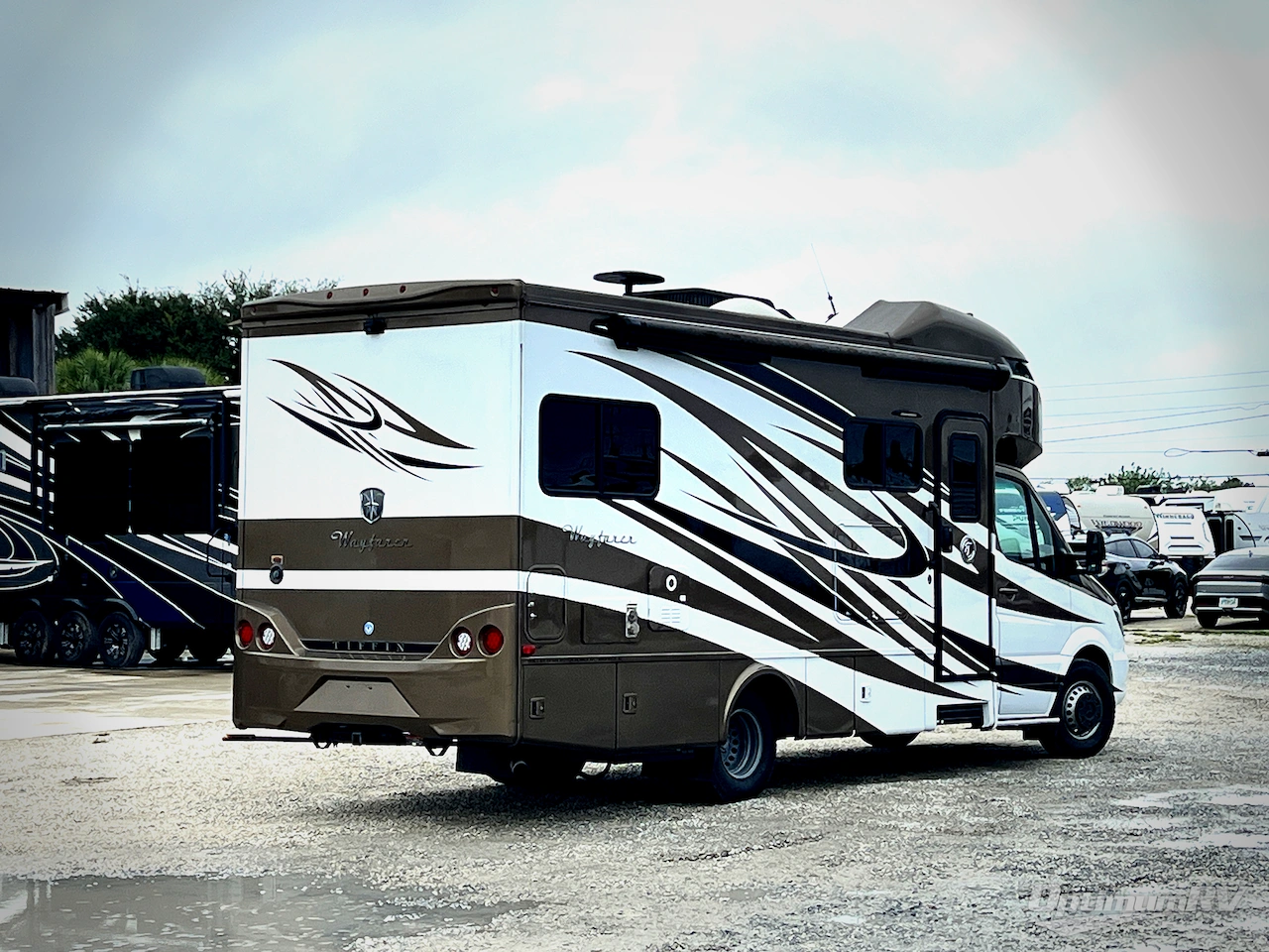 2018 Tiffin Wayfarer 24TW Photo 2