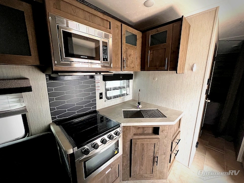 2021 Palomino Puma XLE Lite 25TFC RV Photo 2