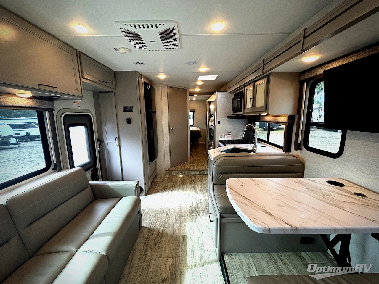 2025 Thor Chateau 31EV Photo 1