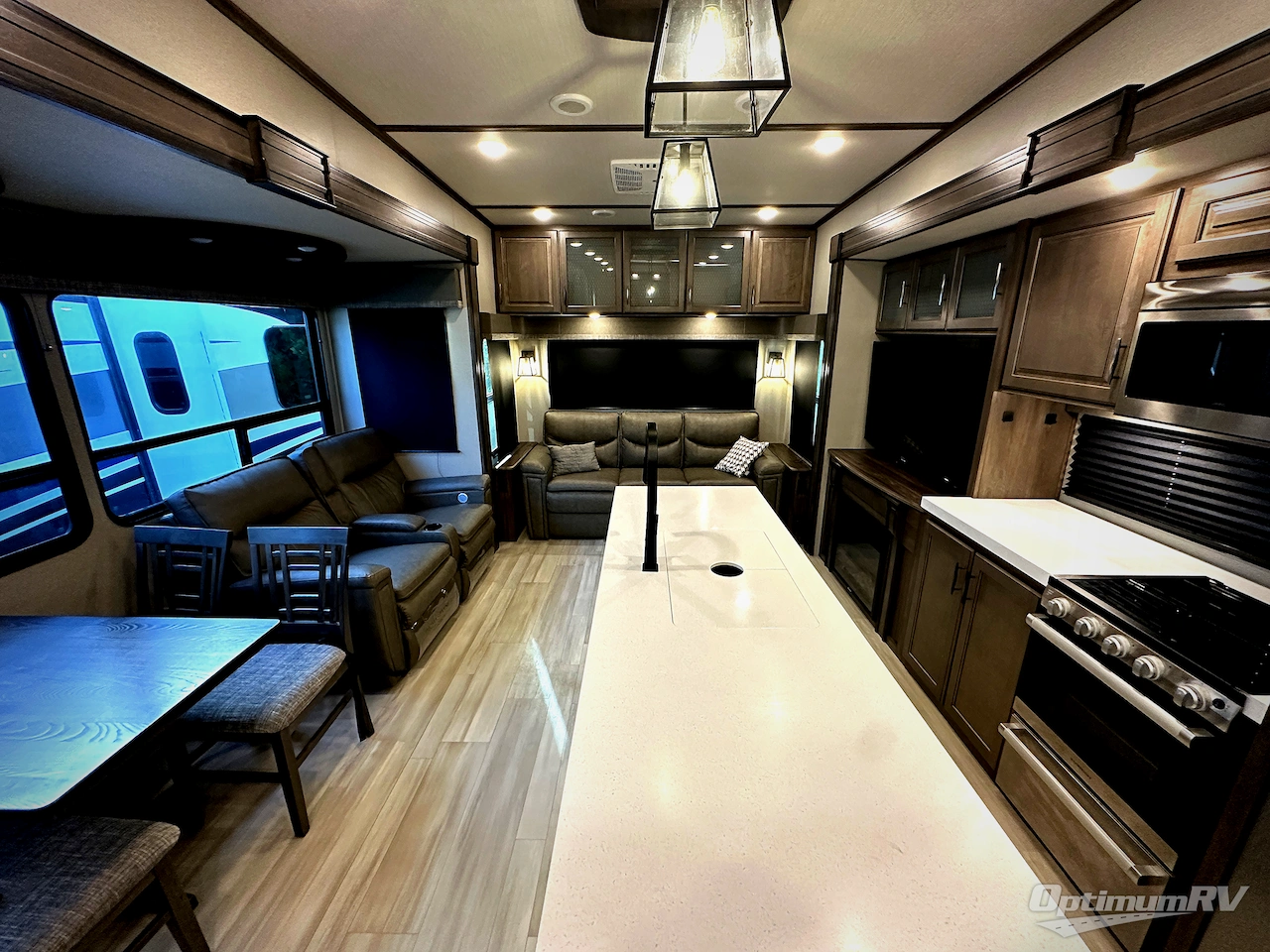 2022 Grand Design Solitude S-Class 2930RL Photo 4