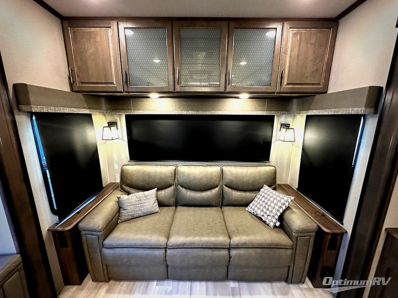 2022 Grand Design Solitude S-Class 2930RL Photo 8