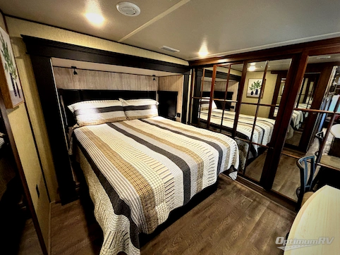 2018 Palomino Columbus Compass 377MBC RV Photo 2