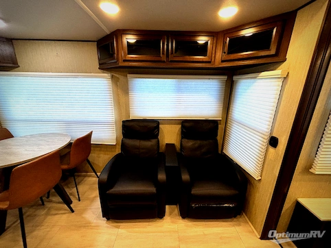 2018 Palomino Columbus Compass 377MBC RV Photo 4