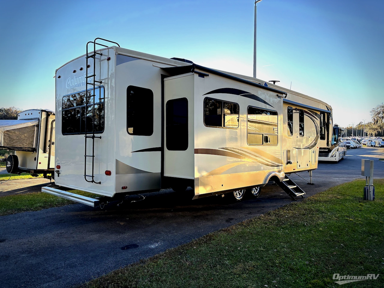 2018 Palomino Columbus Compass 377MBC Photo 2