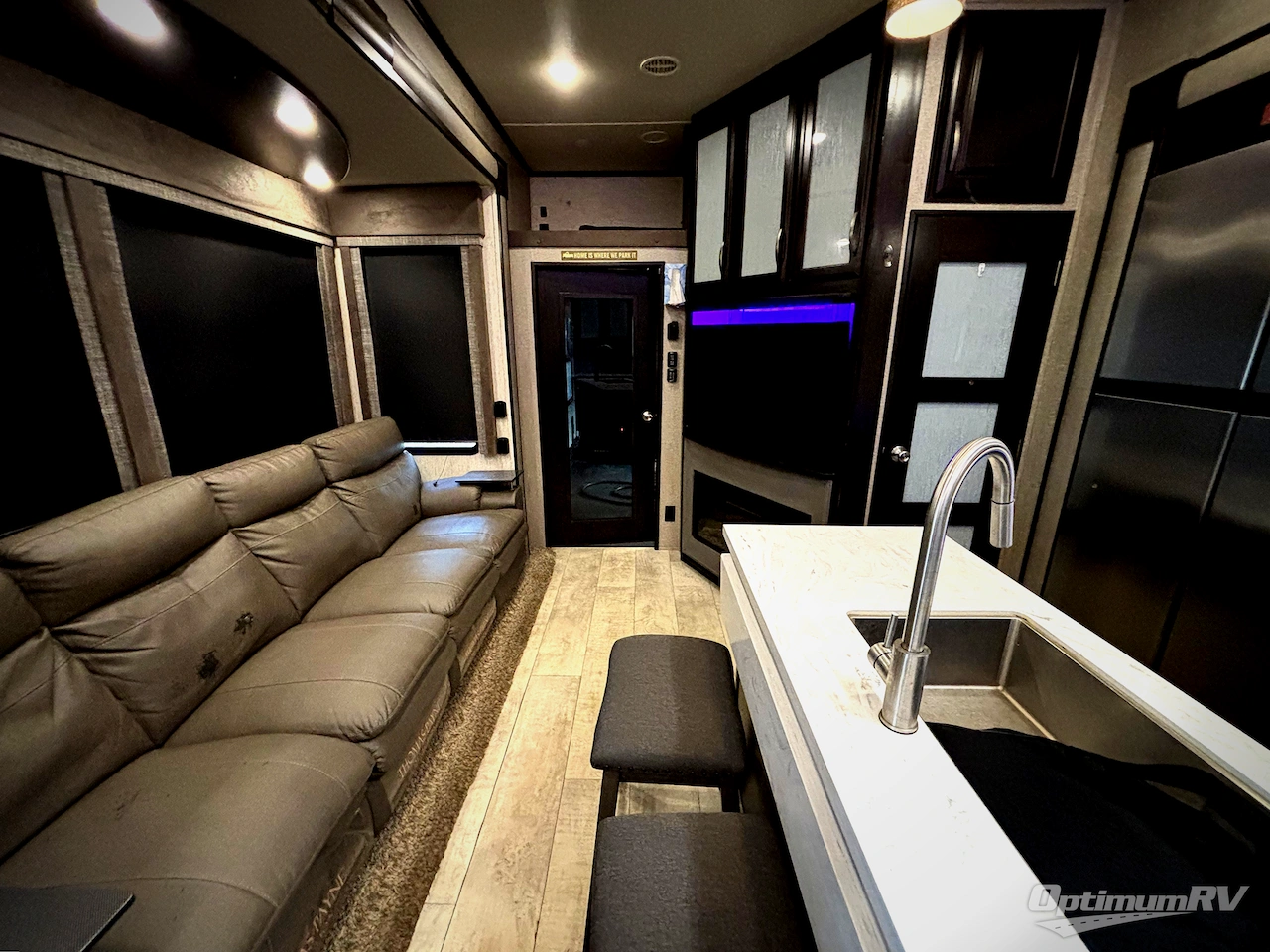 2019 Grand Design Momentum M-Class 351M Photo 4