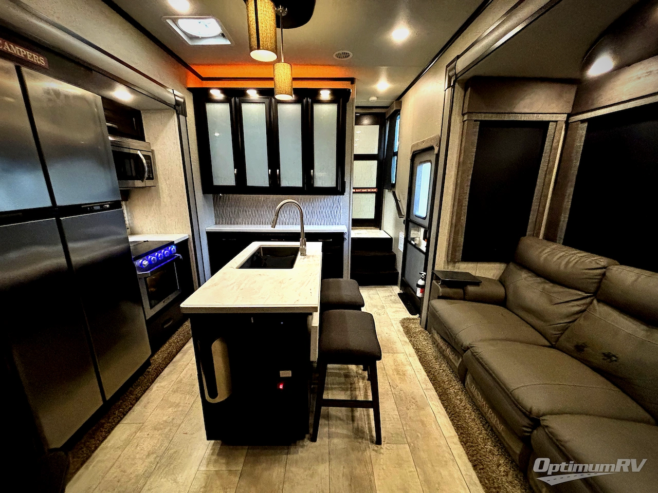 2019 Grand Design Momentum M-Class 351M Photo 5