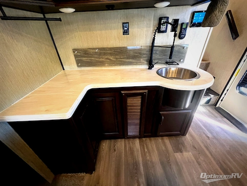 2018 Palomino Columbus F366RL RV Photo 3