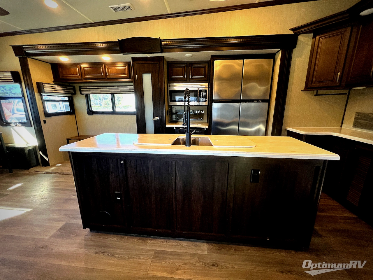 2018 Palomino Columbus F366RL Photo 12