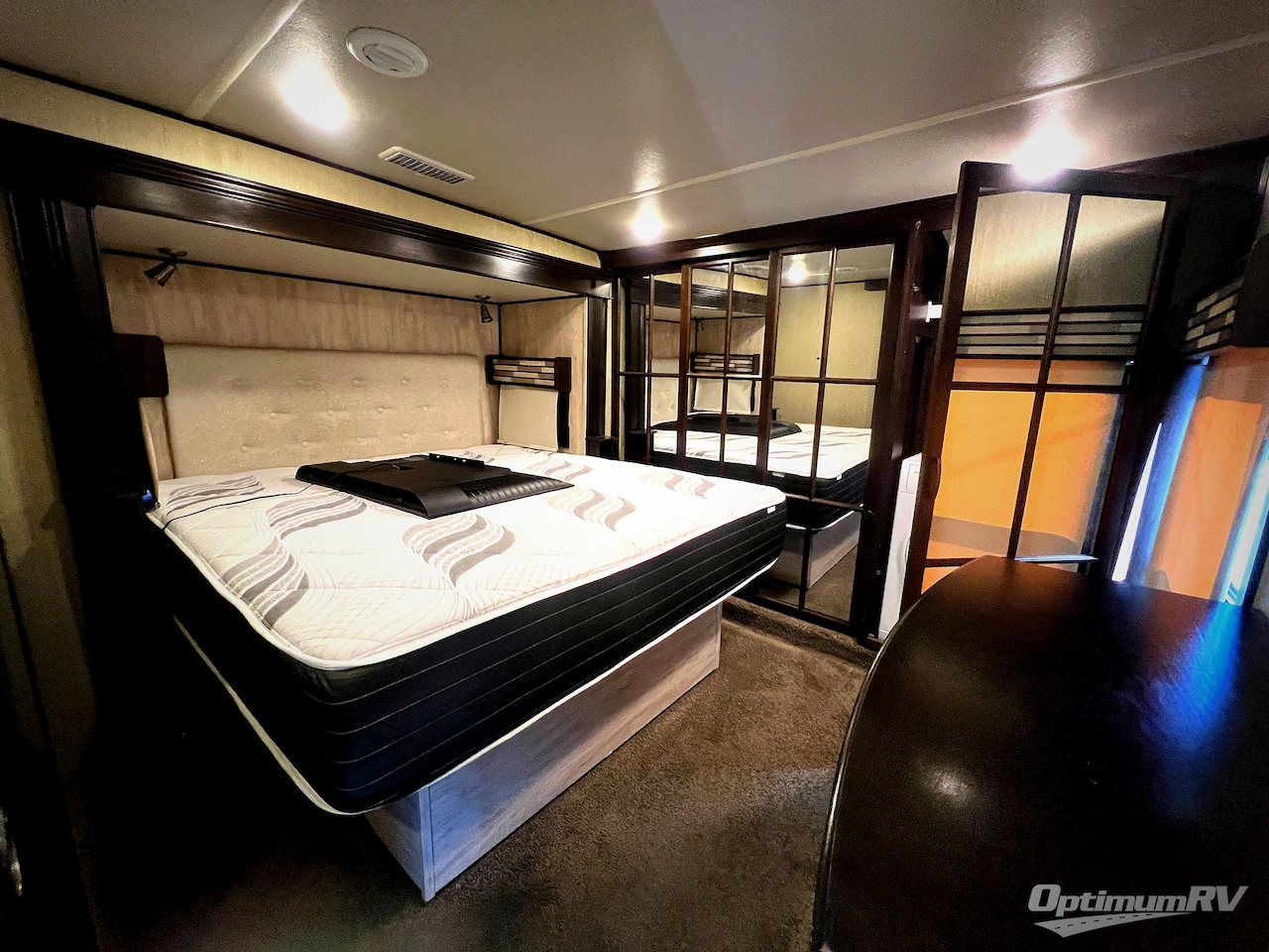 2018 Palomino Columbus F366RL Photo 19