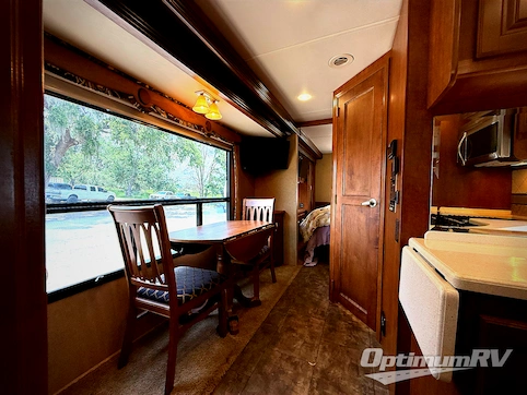 2015 Thor Challenger 37KT RV Photo 2