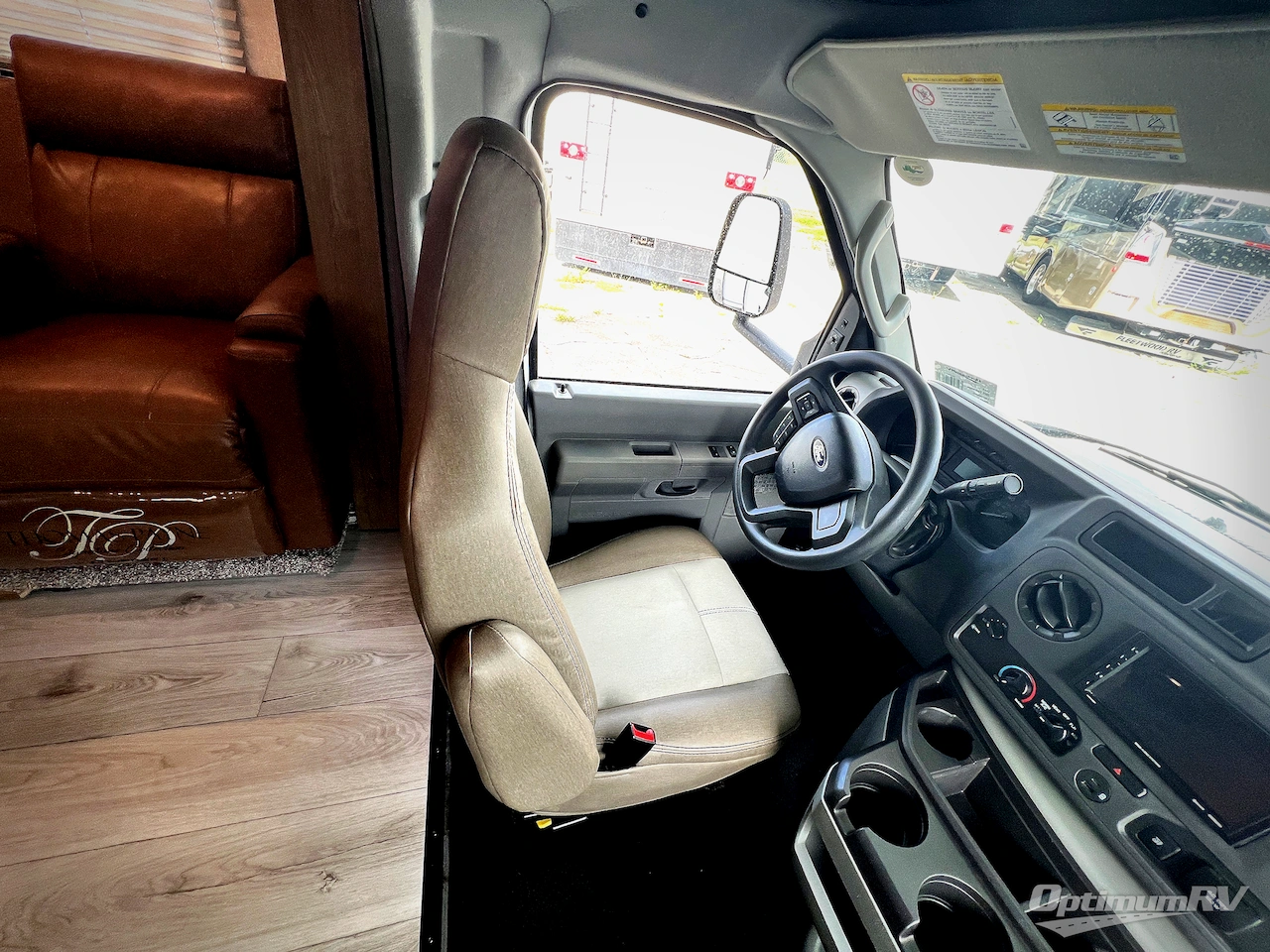 2025 Coachmen Leprechaun 298KB Ford 450 Photo 6