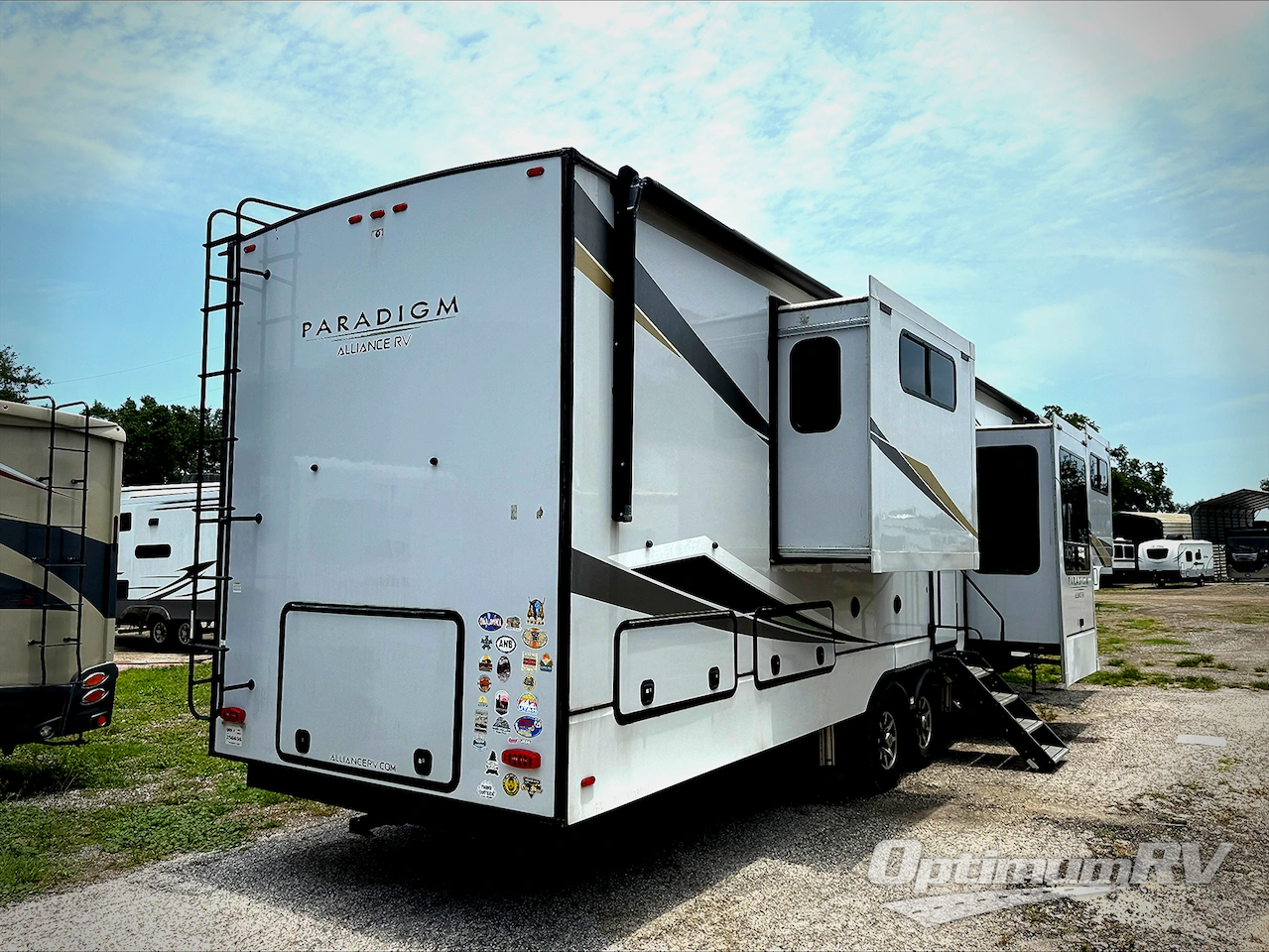 2022 Alliance Paradigm 385FL Photo 3