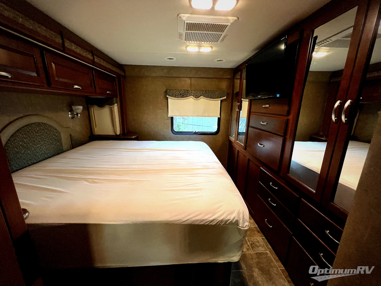 2015 Thor Four Winds Super C 35SK Photo 16