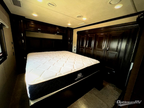 2019 RiverStone RiverStone 39FKTH RV Photo 4