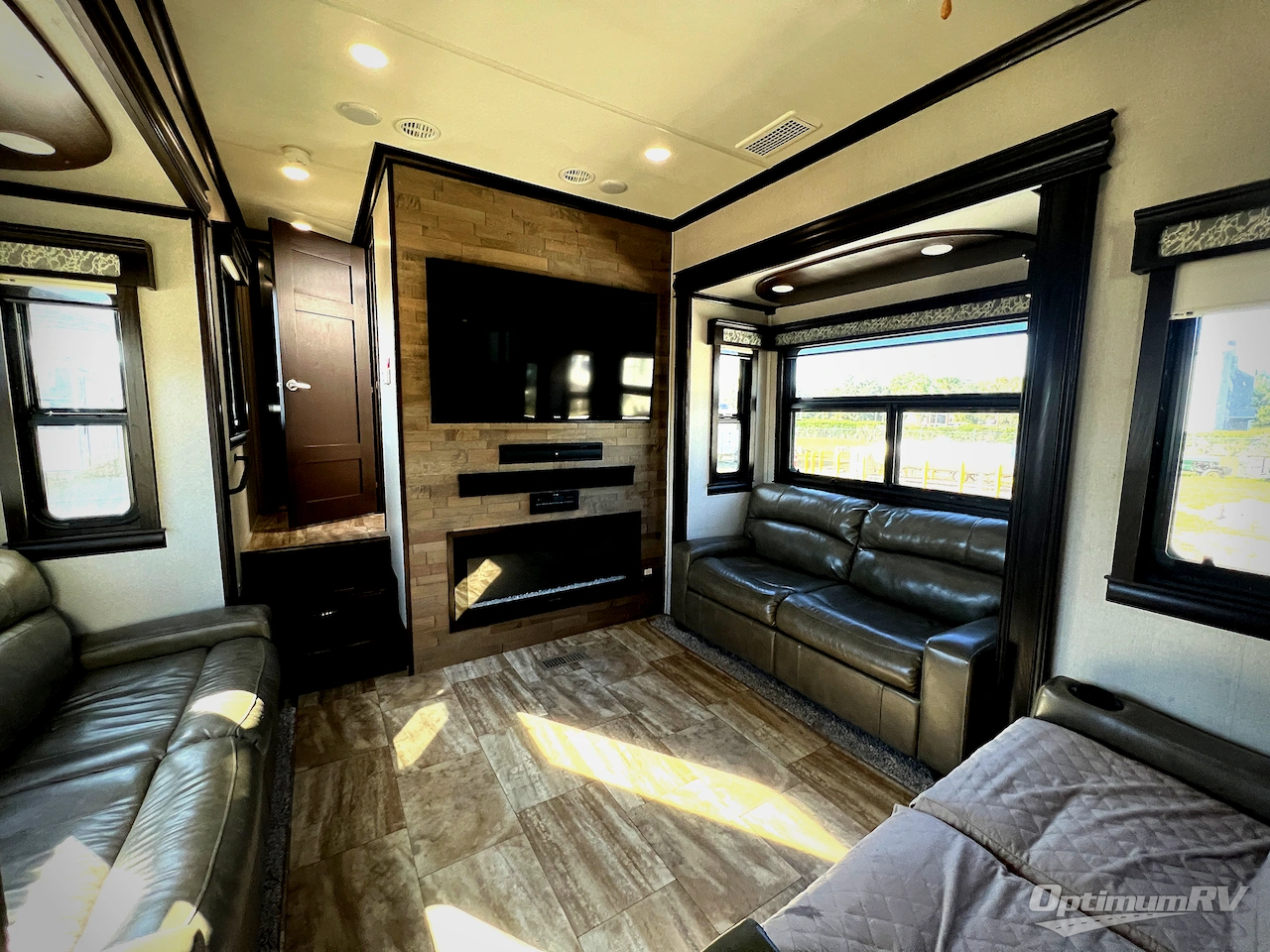 2019 RiverStone RiverStone 39FKTH Photo 6