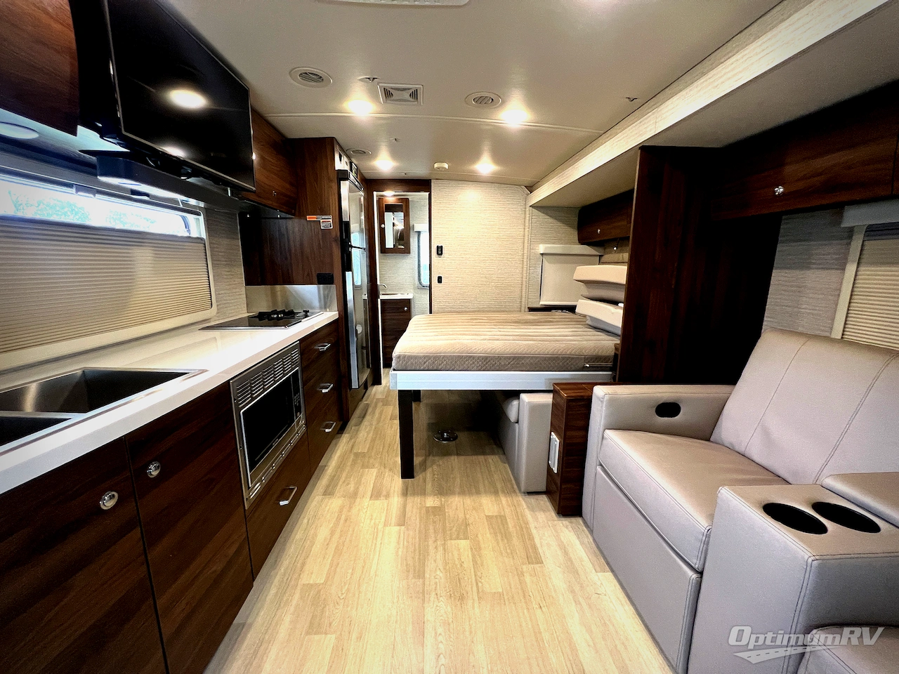 2021 Winnebago Navion 24D Photo 22