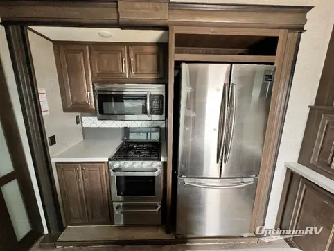 2019 Keystone Avalanche 383FL RV Photo 2
