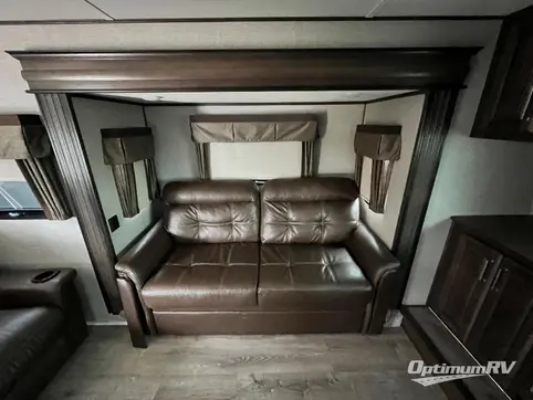 2019 Keystone Avalanche 383FL RV Photo 3