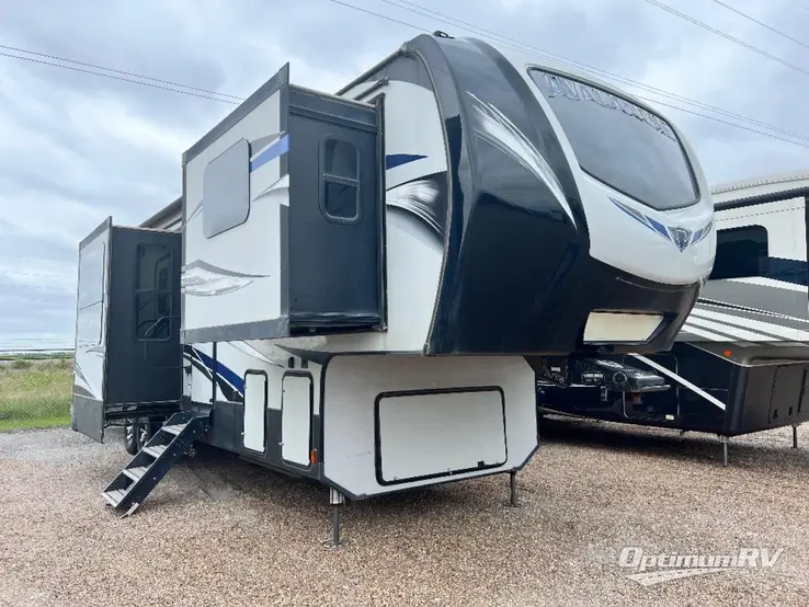 2019 Keystone Avalanche 383FL RV Photo 1