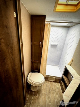 2019 Palomino Puma 28FQDB RV Photo 4