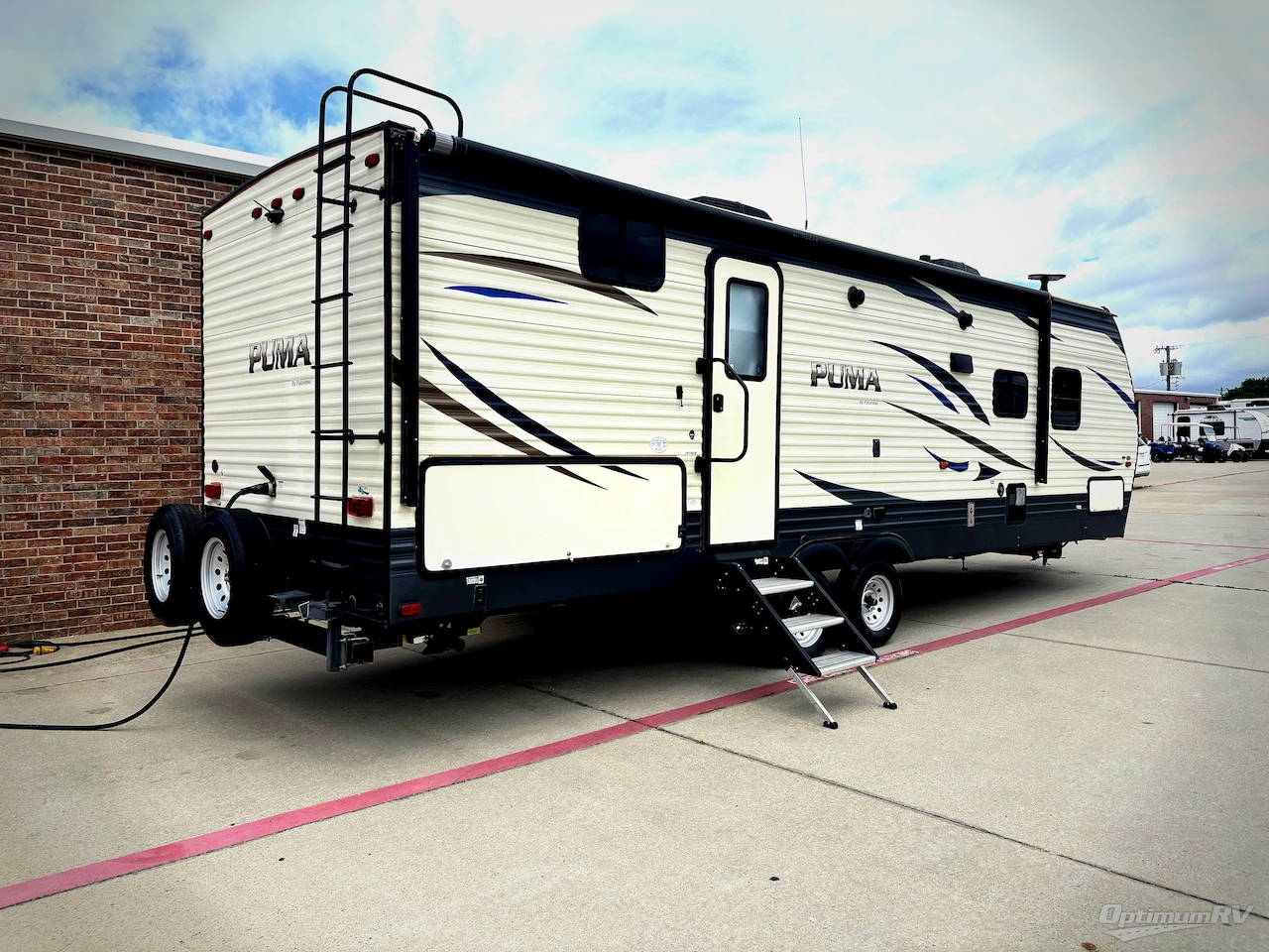 2019 Palomino Puma 28FQDB Photo 2