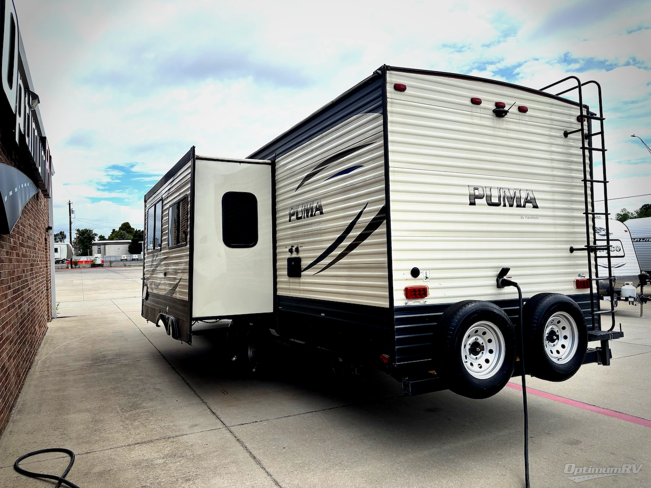 2019 Palomino Puma 28FQDB Photo 3