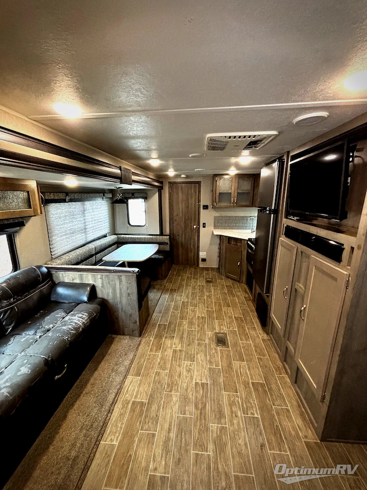 2019 Palomino Puma 28FQDB Photo 5