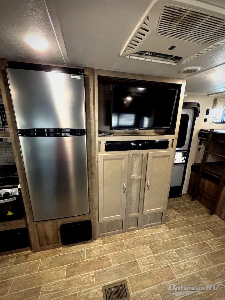 2019 Palomino Puma 28FQDB Photo 8