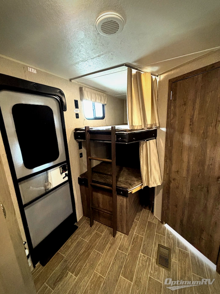 2019 Palomino Puma 28FQDB Photo 9