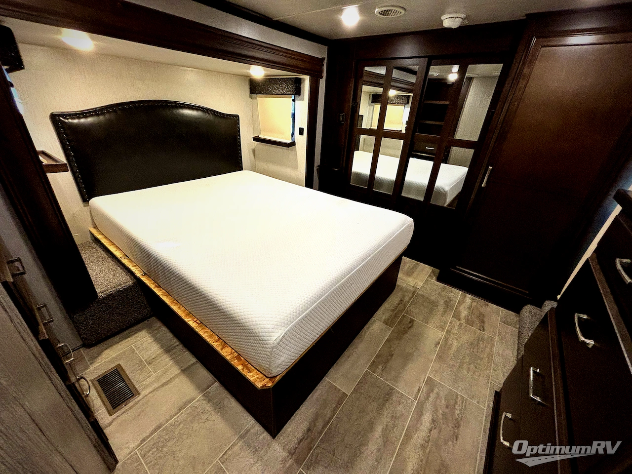 2019 Heartland Bighorn 3980RRD Photo 8