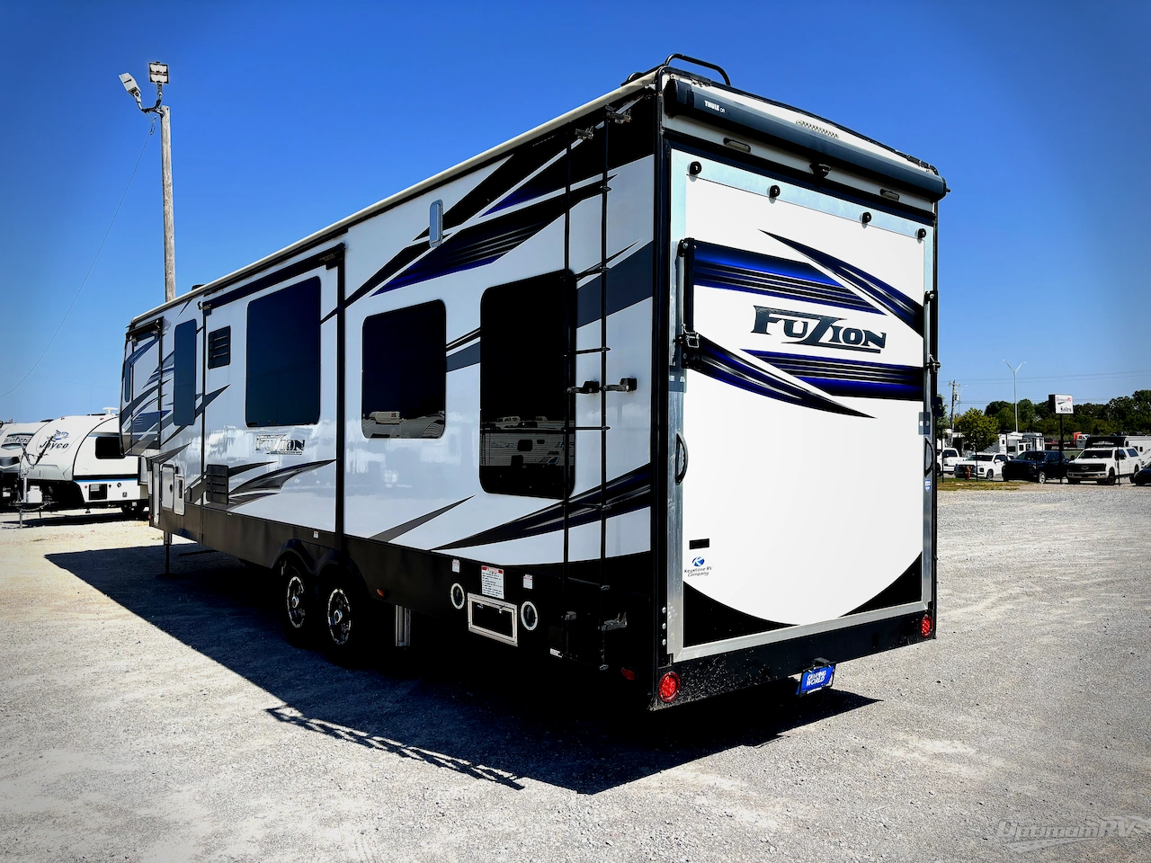 2019 Keystone Fuzion 369 Photo 3