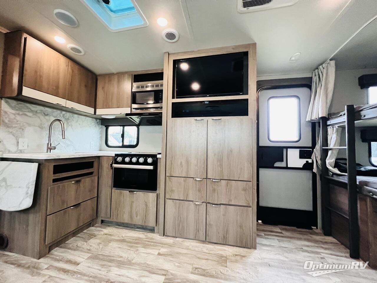 2021 Grand Design Imagine 2400BH Photo 8
