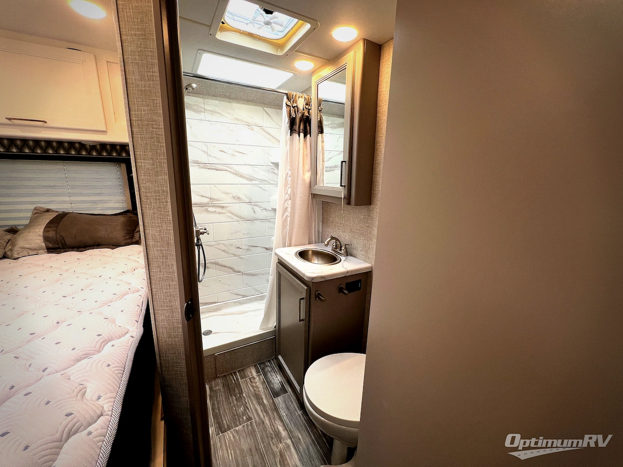 2024 Thor Geneva 22VT Photo 15