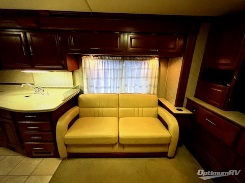 2008 Fleetwood Discovery 40X RV Photo 3