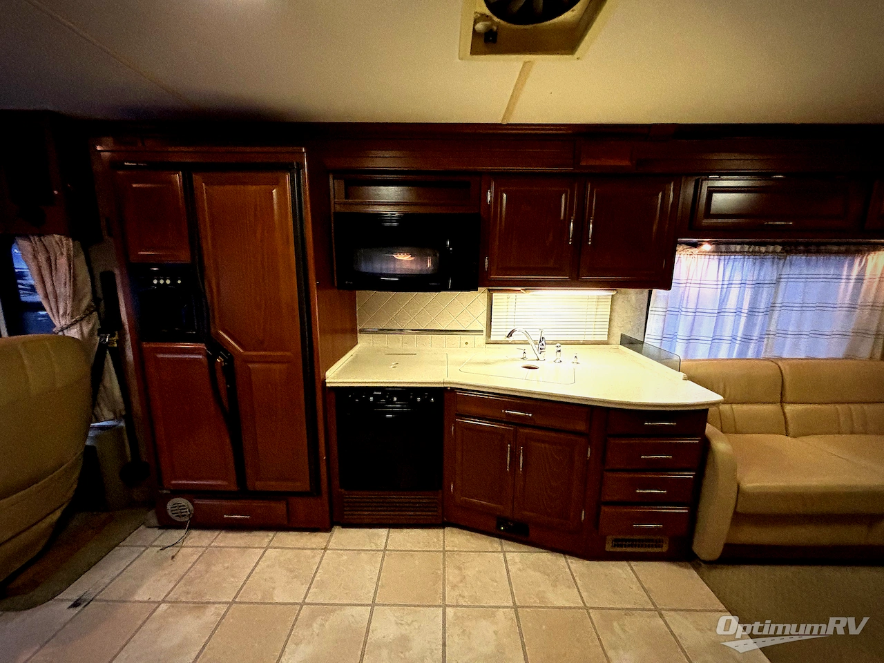 2008 Fleetwood Discovery 40X Photo 4