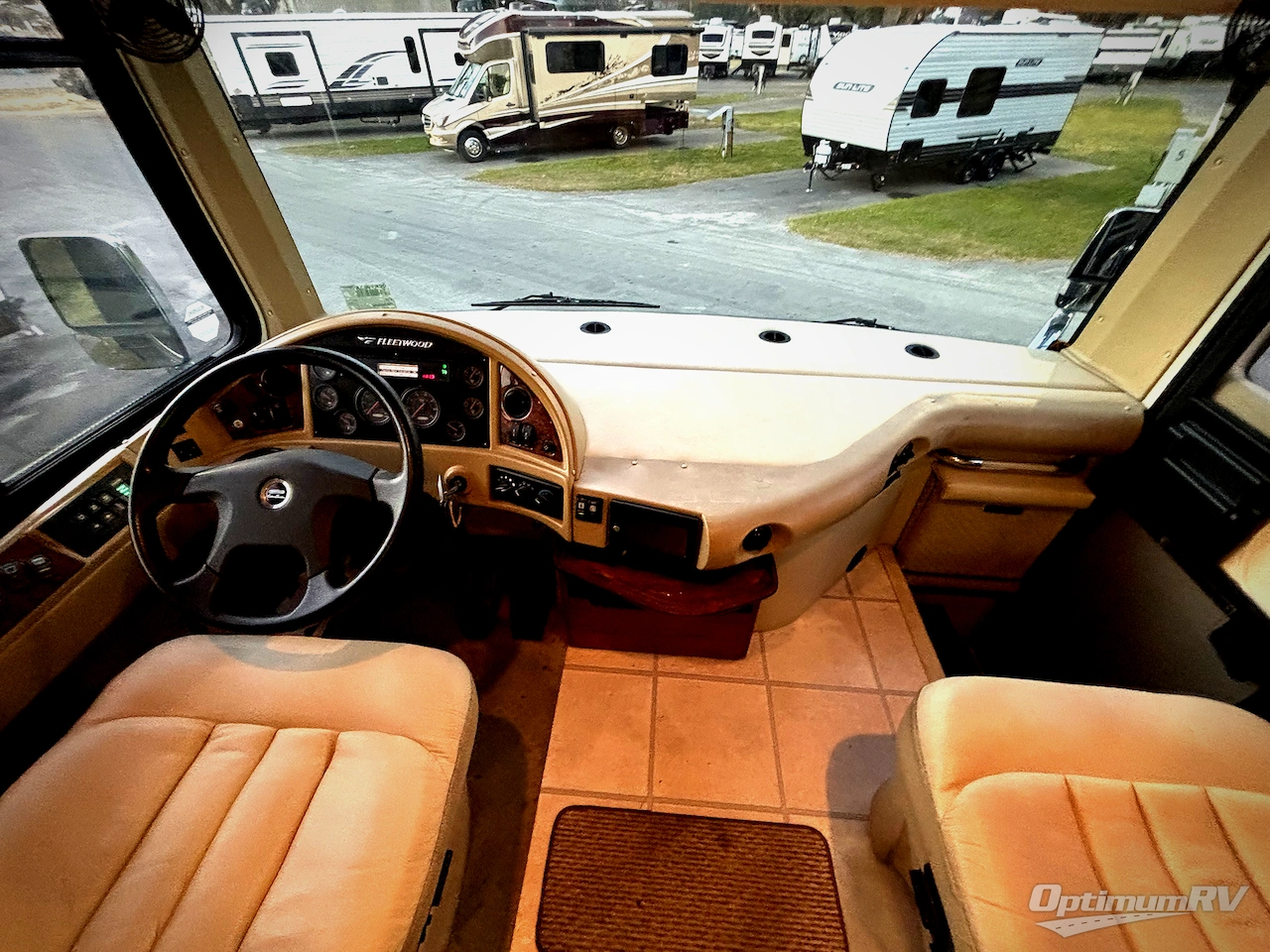 2008 Fleetwood Discovery 40X Photo 6
