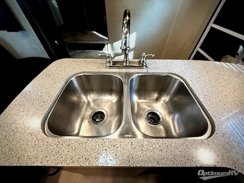 2016 Dutchmen Triton 3451 RV Photo 2