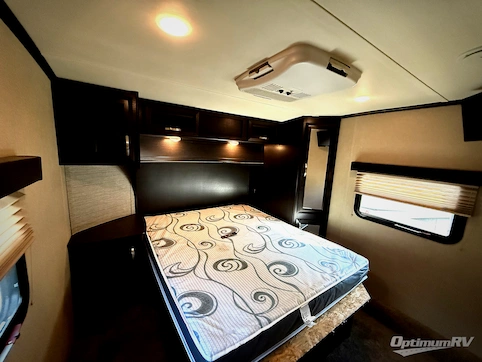 2016 Dutchmen Triton 3451 RV Photo 4