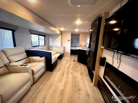 2025 Prime Time Avenger 27DBS RV Photo 2