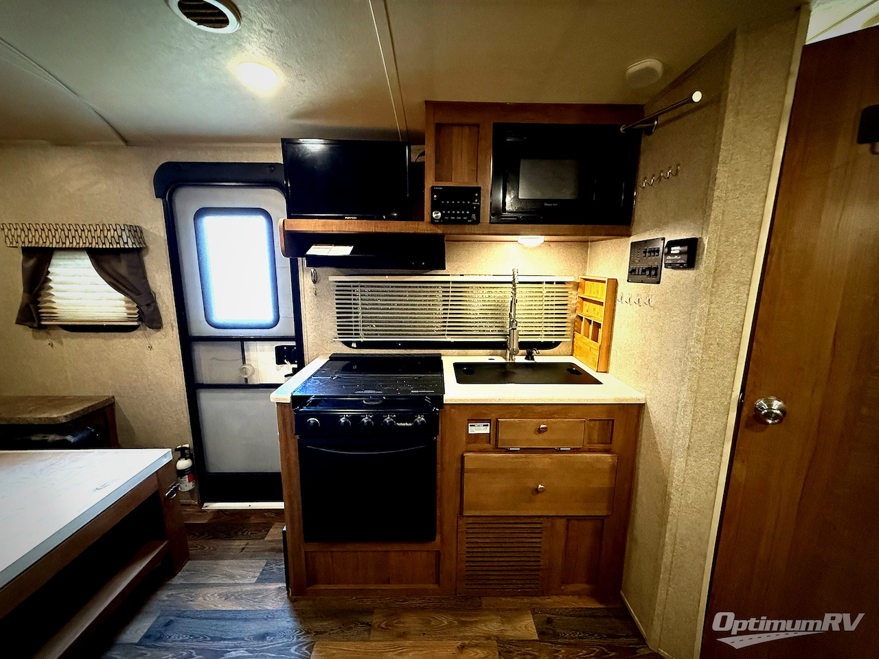 2017 Forest River Rockwood Mini Lite 2104S Photo 9