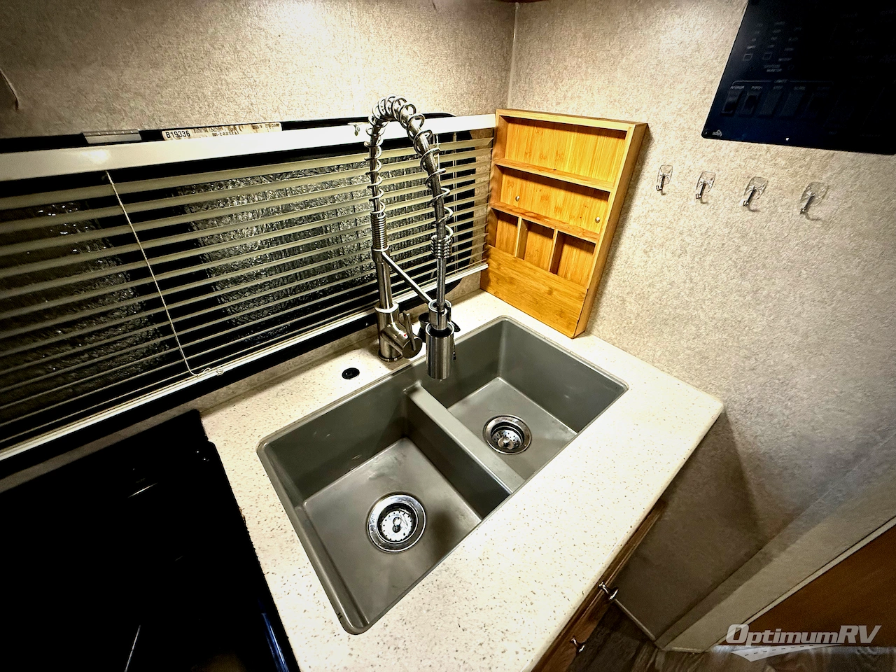 2017 Forest River Rockwood Mini Lite 2104S Photo 10